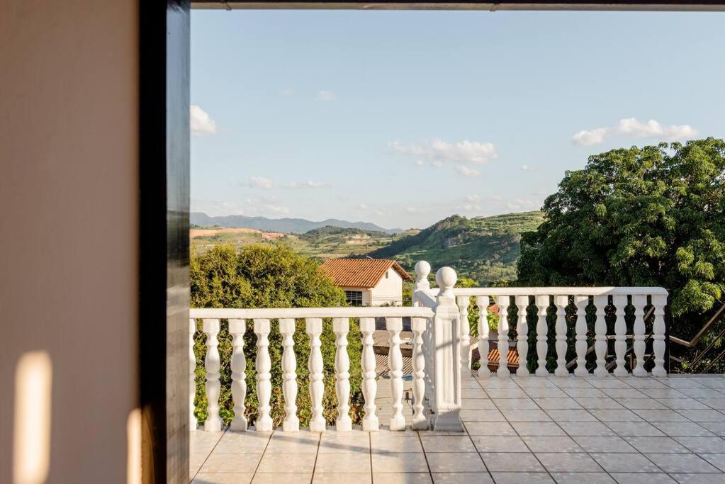 Suite Vista Panoramica Betim Luaran gambar